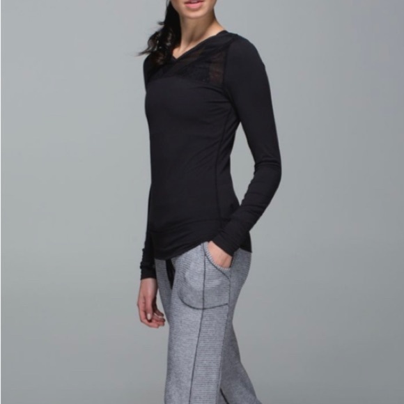 Lululemon Just Breathe Black Long Sleeve Athletic Tee W3G82S Mesh Accents Size 4 - Picture 1 of 10